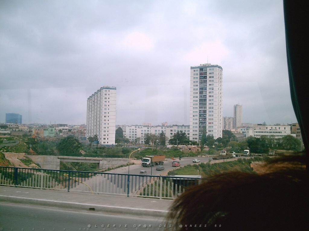 ORAN 04 2007 02 CITE LA FONTAINE.JPG